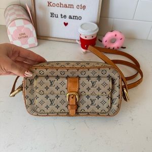 Authentic LV small crossbody! TH1020